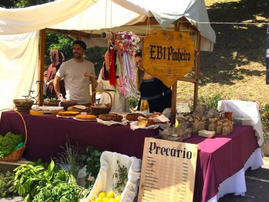 Pinheiro em for&ccedil;a na Feira Medieval do AE de Aba&ccedil;&atilde;o 
